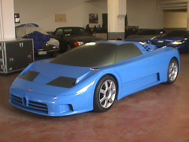 41 kB The French blue prototype was in the factory of Bugatti in Ora BZ 